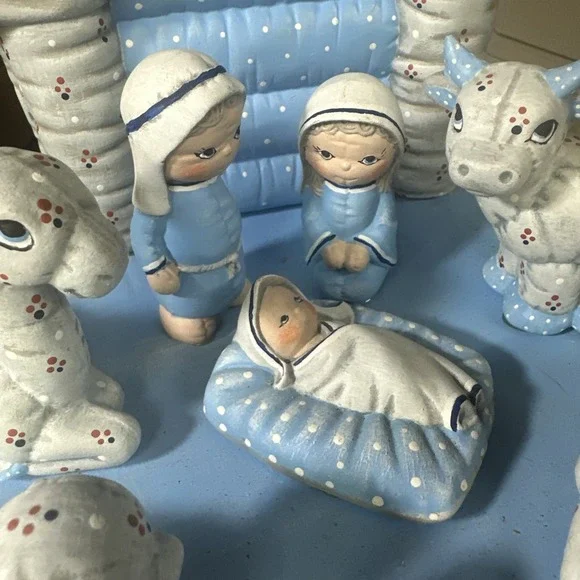 Christmas Nativity Scene Set Figures Manger Figurines Baby Jesus Quilt Look Blue - Picture 5 of 9